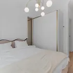 The Light * ブカレスト